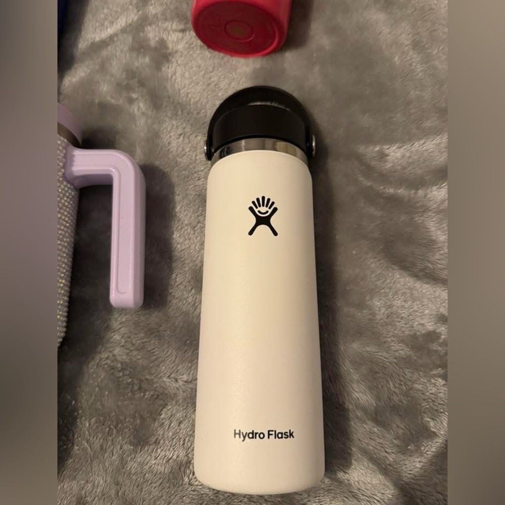 Hydro Flask Classic White Bottle with Black Lid